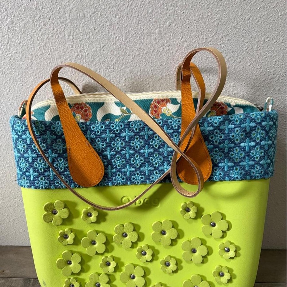 O bag whimsical tote floral appliqué festival artsy zip closure beach